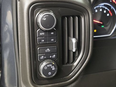 Used 2022 Chevrolet Silverado 1500 Custom Trail Boss w/ Safety Confidence Package AWD/4WD image 28