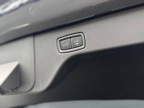 Certified 2025 Porsche Macan 4 Electric image 34