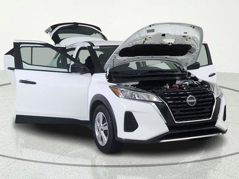 Used 2022 Nissan Kicks S FWD image 7