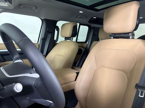 New 2025 Land Rover Defender 110 X-Dynamic SE image 5