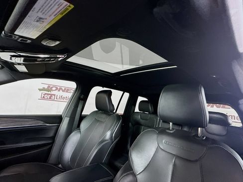 Used 2023 Jeep Grand Cherokee Overland w/ Advanced Protech Group III AWD/4WD image 12
