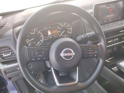 Used 2023 Nissan Rogue SV image 25