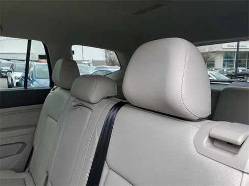 Certified 2023 Volkswagen Atlas SE image 9