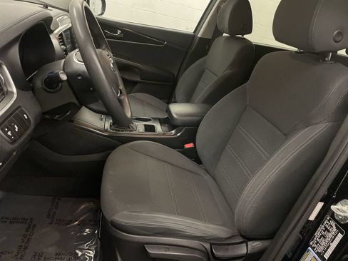 Used 2020 Kia Sorento LX FWD image 11