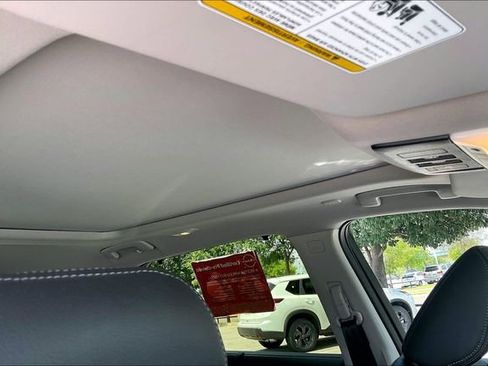 Certified 2025 Nissan Rogue SL w/ Tech Package FWD image 20