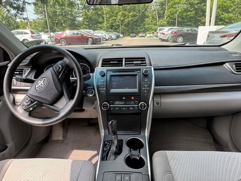 Used 2017 Toyota Camry LE FWD image 13