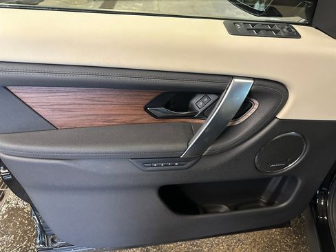 Used 2024 Land Rover Discovery Sport S image 36