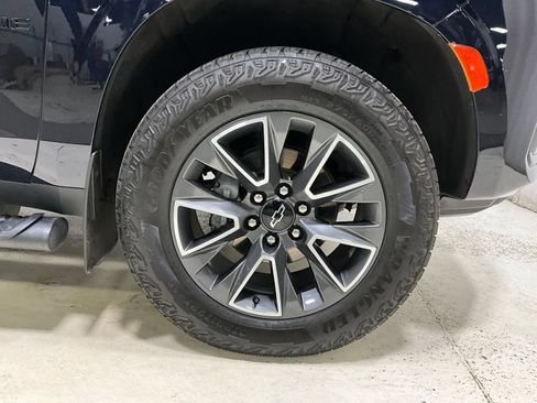 Used 2023 Chevrolet Tahoe Z71 w/ Z71 Off-Road Package AWD/4WD image 11
