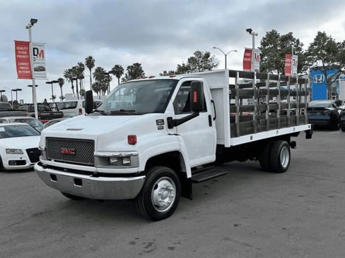 Used 2005 GMC TopKick C4500 2WD Regular Cab image 2