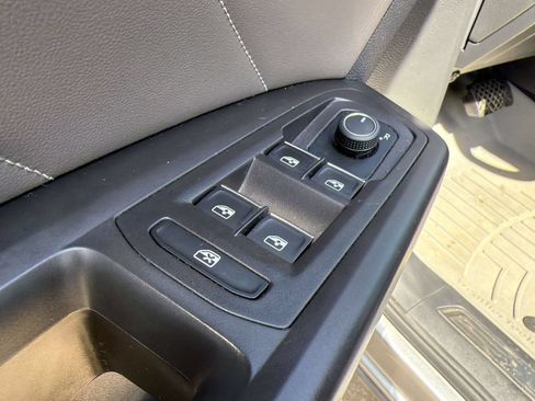 Used 2023 Volkswagen Atlas Cross Sport SE FWD image 29