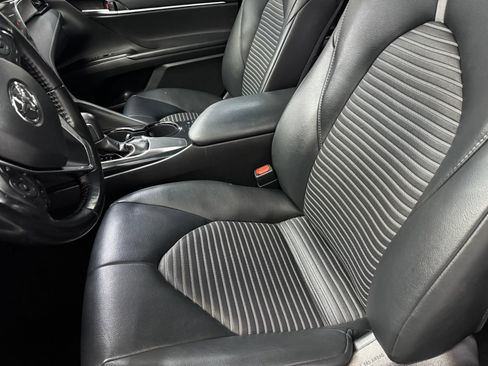 Used 2019 Toyota Camry FWD image 10