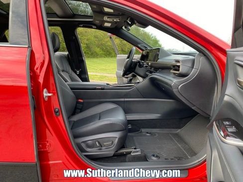 Used 2025 Toyota Crown Platinum image 17