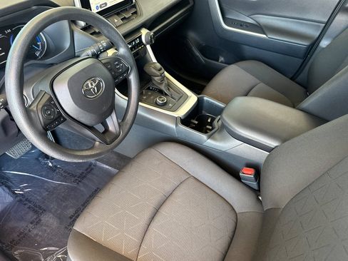 Used 2025 Toyota RAV4 XLE AWD/4WD image 11