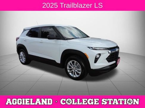 Used 2025 Chevrolet TrailBlazer LS w/ LS Convenience Package FWD image 1