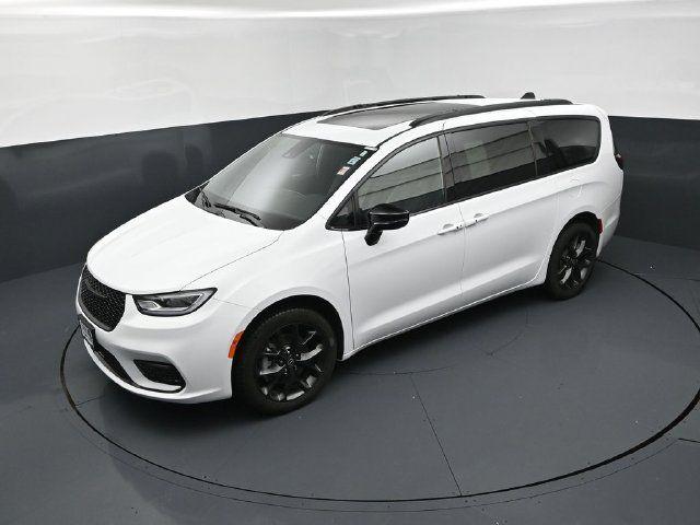 Used 2026 Chrysler Pacifica Limited w/ S Appearance Package AWD/4WD image 14