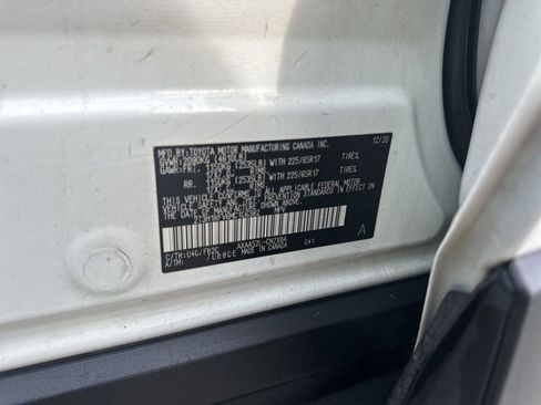 Used 2021 Toyota RAV4 LE image 31