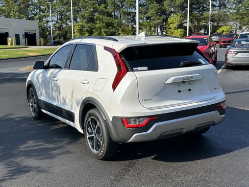 Used 2023 Kia Niro EX FWD image 9