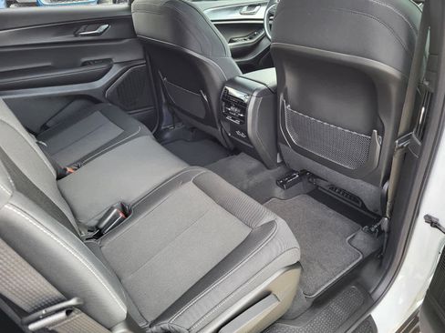 New 2025 Jeep Grand Cherokee L Laredo image 11