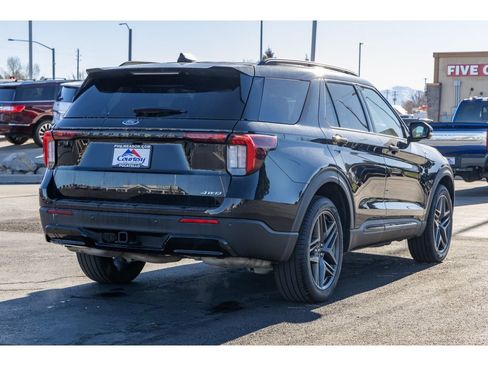 Used 2025 Ford Explorer ST-Line w/ ST-Line Street Pack image 3