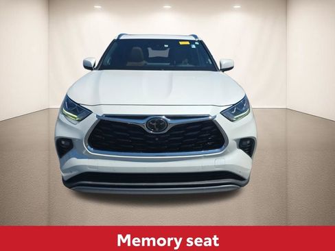 Used 2020 Toyota Highlander Platinum image 16