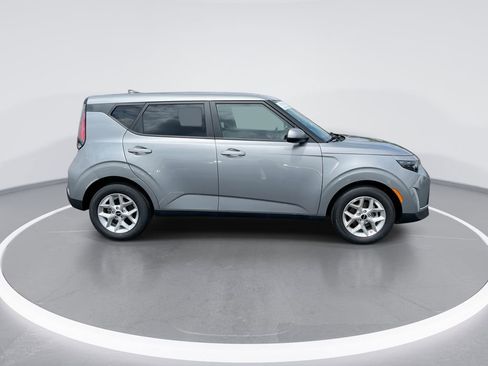 Certified 2025 Kia Soul LX w/ LX Technology Package FWD image 9
