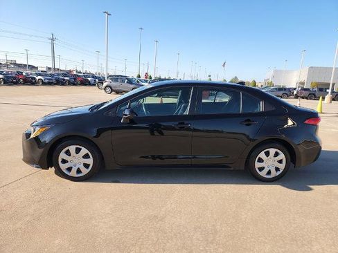 Used 2025 Toyota Corolla LE image 8