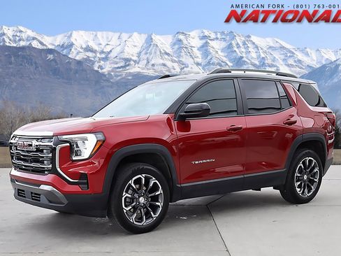 Used 2025 GMC Terrain Elevation w/ Elevation Premium Package image 1