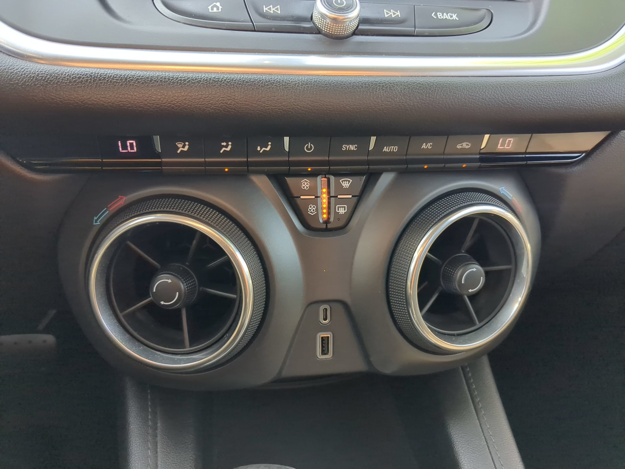 Used 2019 Chevrolet Blazer LT FWD image 17