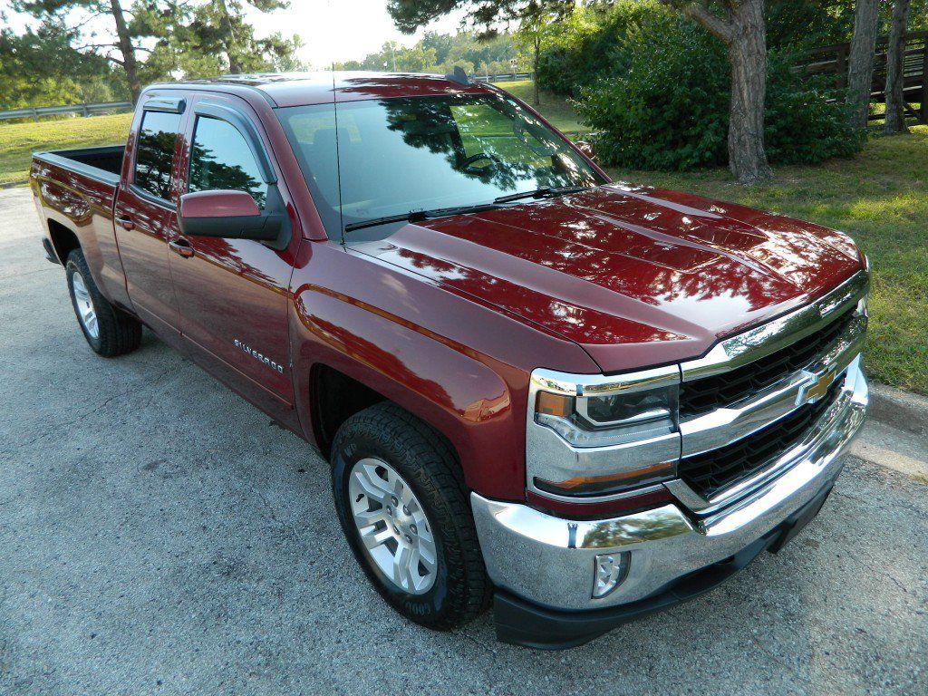 Used 2017 Chevrolet Silverado 1500 LT w/ All Star Edition AWD/4WD image 3