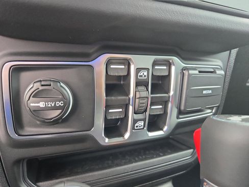 New 2025 Jeep Wrangler Unlimited Sahara AWD/4WD image 17