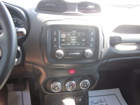 Used 2016 Jeep Renegade Latitude FWD image 15
