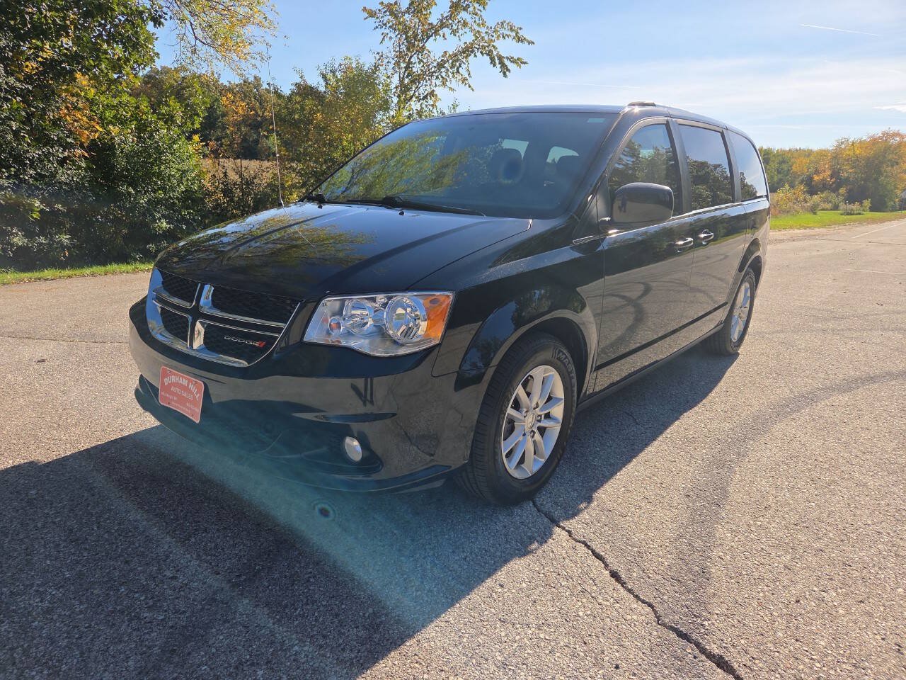 Used 2018 Dodge Grand Caravan SXT w/ Driver Convenience Group FWD image 2