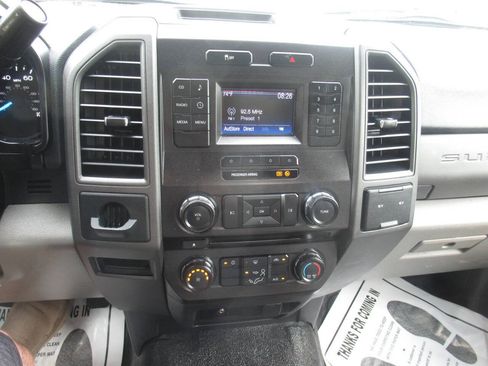 Used 2017 Ford F550 2WD Regular Cab Super Duty image 19