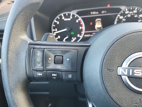 Used 2023 Nissan Rogue S image 14