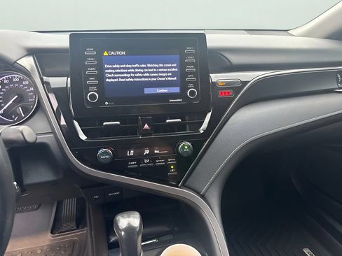 Used 2021 Toyota Camry SE FWD image 7