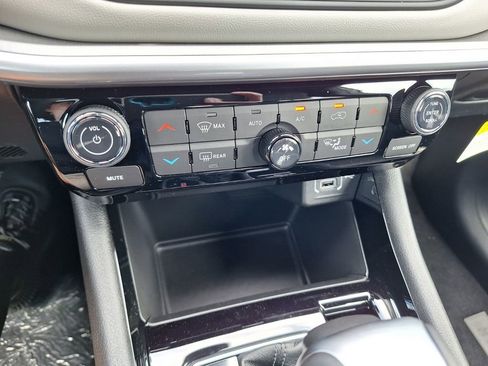 New 2026 Jeep Compass Limited image 25