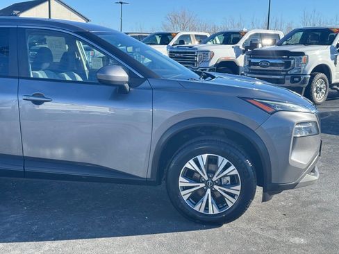 Used 2023 Nissan Rogue SV image 4