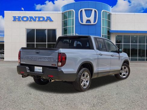 Used 2025 Honda Ridgeline TrailSport image 3
