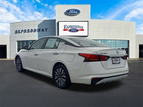 Used 2024 Nissan Altima 2.5 SV image 8