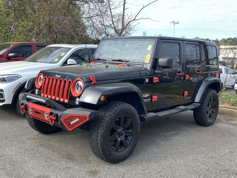 Used 2015 Jeep Wrangler Unlimited Sahara image 3