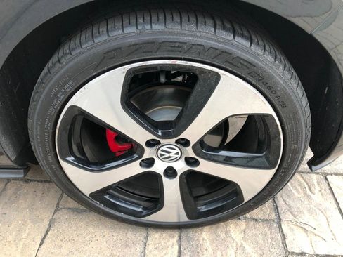 Used 2015 Volkswagen GTI SE FWD image 11
