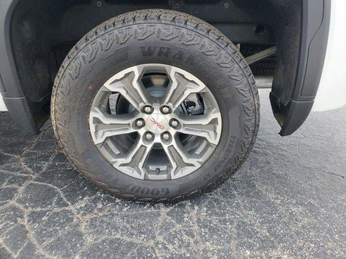 New 2026 GMC Sierra 1500 SLE w/ X31 Off-Road Package image 9