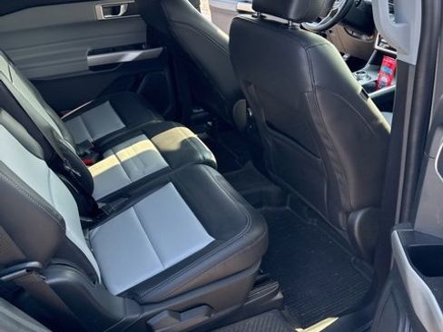 Certified 2022 Ford Explorer XLT w/ Equipment Group 202A image 16