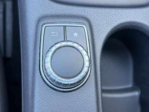 Certified 2017 Mercedes-Benz GLA 250 image 32