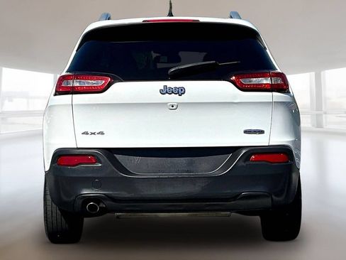 Used 2017 Jeep Cherokee Latitude AWD/4WD image 5