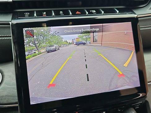 Used 2023 Jeep Grand Cherokee Overland w/ Luxury Tech Group IV AWD/4WD image 25