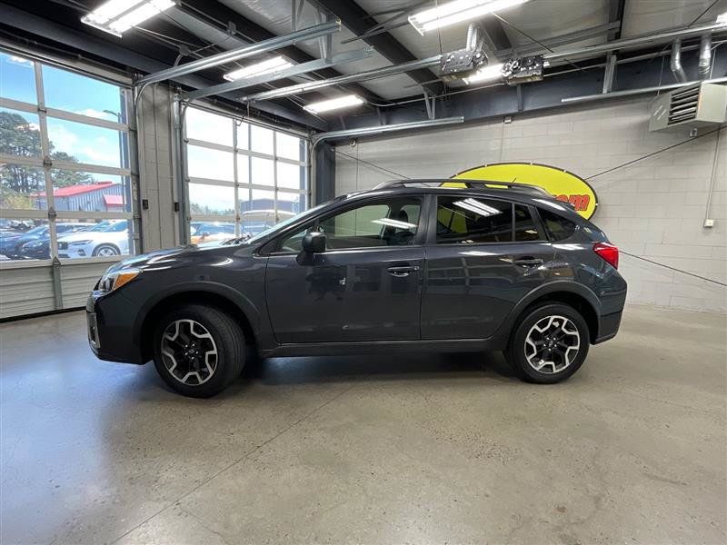 Used 2017 Subaru Crosstrek 2.0i AWD/4WD image 2