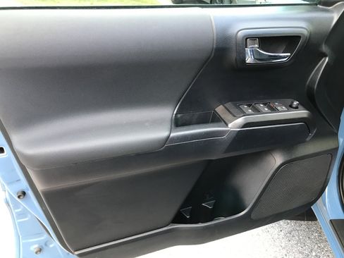 Used 2019 Toyota Tacoma TRD Off-Road image 13