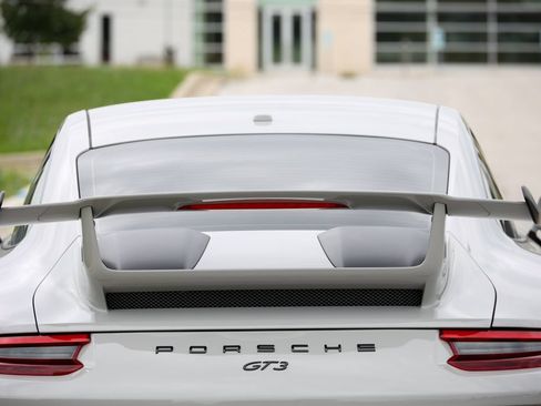 Certified 2018 Porsche 911 GT3 RWD image 16