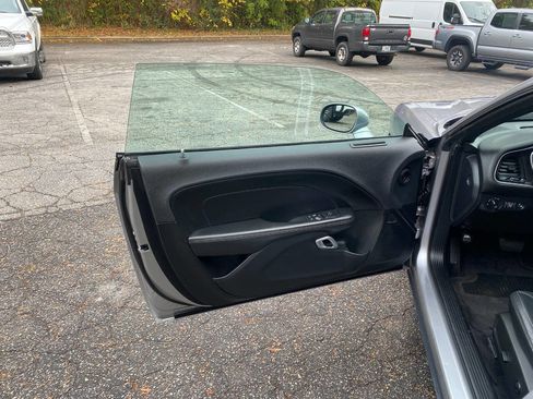 Used 2016 Dodge Challenger SXT Plus image 15